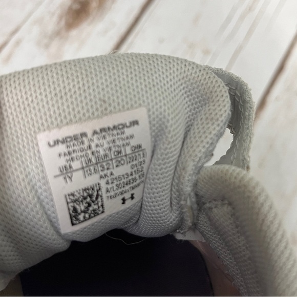 Under Armour Girls Sneakers Size 1 Velcro Closure UA Assert sneaker shoe - Picture 10 of 10